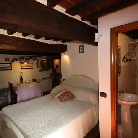 Della Luna Couette-café Tuoro sul Trasimeno